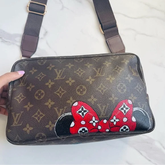 SOLD! Louis Vuitton Monogram hand-painted crossbody - Picture 5 of 14